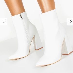 Women’s 7.5 White Heeled Boots